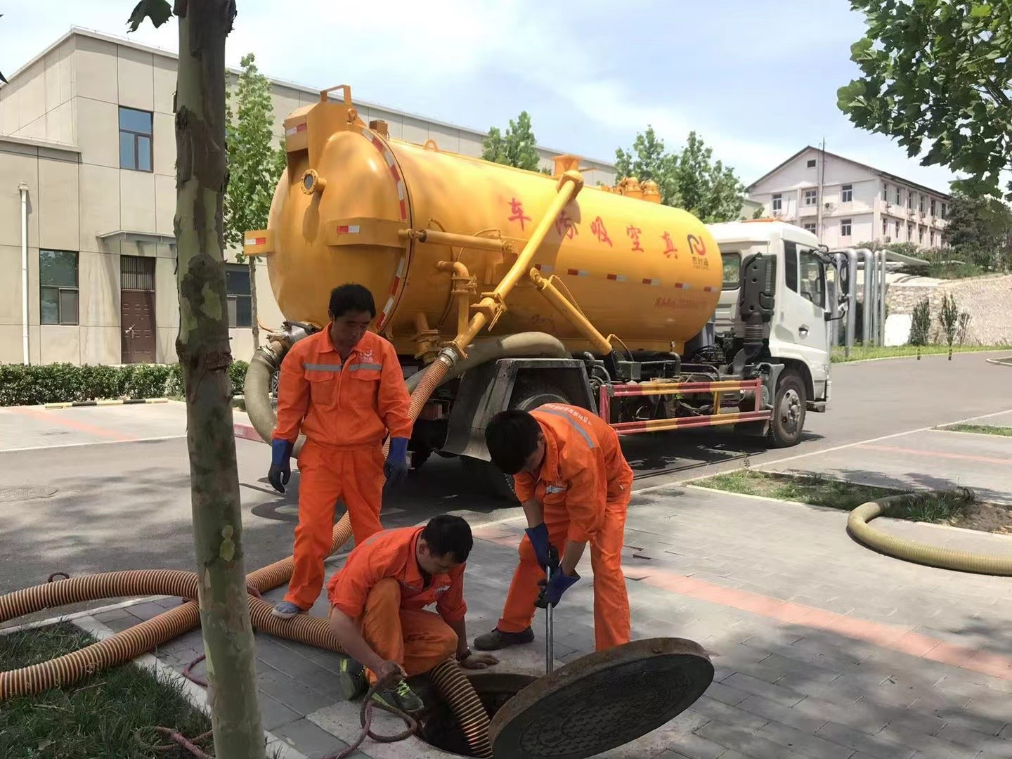 大悟化粪池清理与5-8吨吸粪车施工效率分析